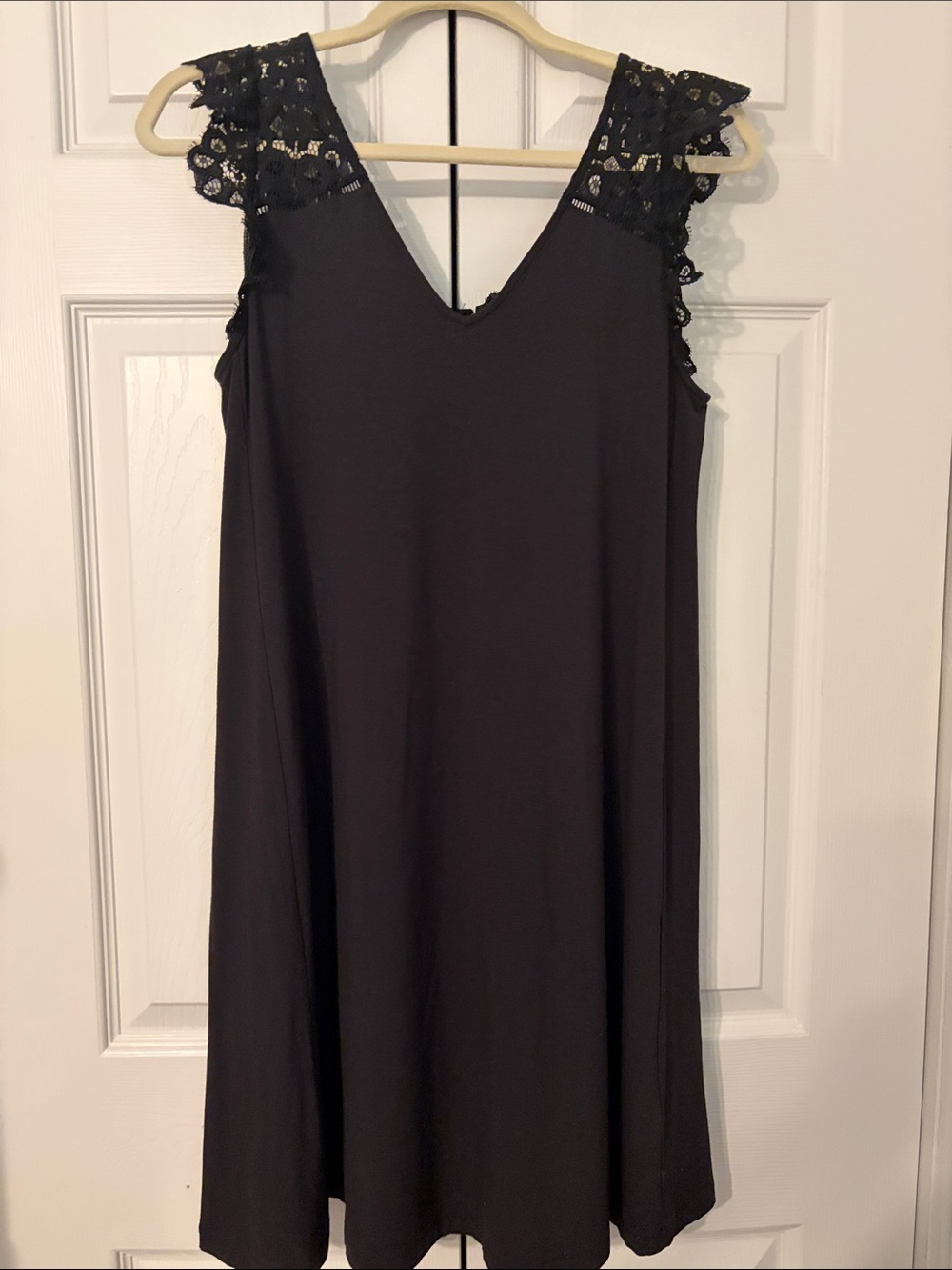 LOFT The Black Lace-Trim V-Neck Dress Simple Elegance Size Small